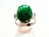 bague en argent sterling sertie d'un jade vert et de pierres taillées en baguette