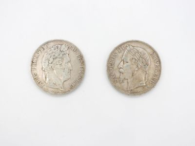 deux pièces d'argent, dont l'une représente la tête d'une femme et l'autre celle d'un homme