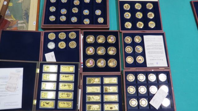 Collection de médaille en coffrets : capitales européennes, conte...