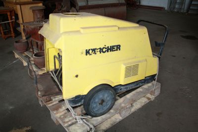 a yellow machine that is sitting on a pallet