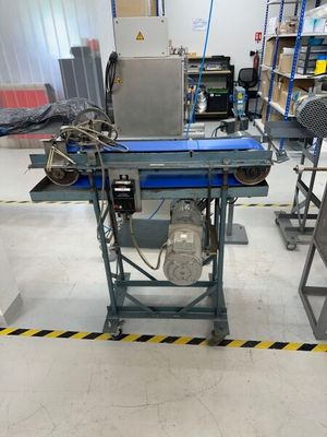 une image représentant une machine dans une usine où se trouvent de nombreux équipements