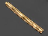 un bracelet en or 18 carats, signé Cartier