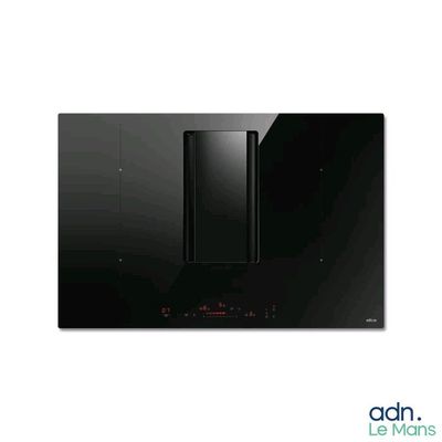une photo d'une plaque de cuisson noire avec une porte vitrée