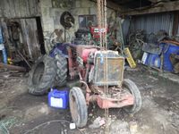 Un tracteur agricole INTERNATIONAL V 533 SA 2 RM DU 30360 F … (photo 2)