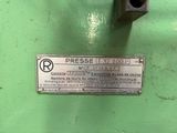 a label on the side of a machine that says presse