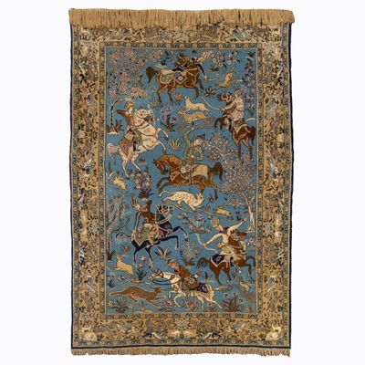 un tapis bleu orné d'un motif représentant des animaux et des oiseaux