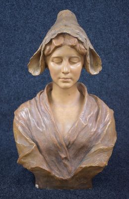 a statue of a woman with a hat on her head