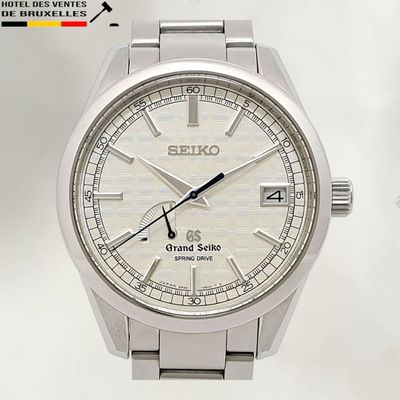 une photo d'une montre Seiko sur fond blanc