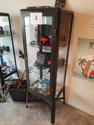 Vitrine en métal laqué gris vitrée toutes faces à 1 vantail (clef) - Photo 1