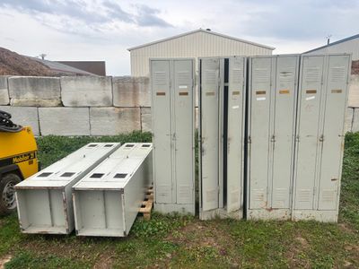 Lot de 6 casiers/vestiaires industriels en tôles - dimensions  chaque  - Photo 1