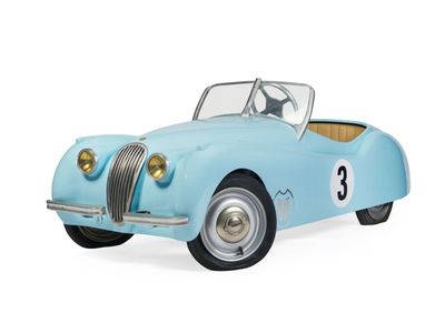 une image représentant une petite voiture bleue avec le chiffre 3 à l'avant
