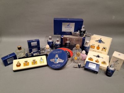 beaucoup de parfums différents sur la table