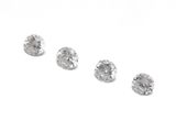 un ensemble de trois diamants de tailles différentes sur un fond blanc