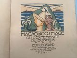un livre sur la couverture duquel figure la photo d'une femme