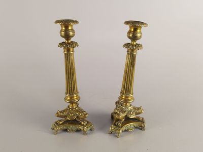 paire de chandeliers anciens en laiton