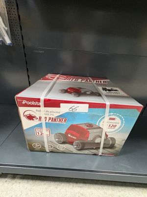 une boîte de jouets posée sur une étagère dans un magasin