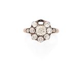 une bague ancienne à grappes de diamants