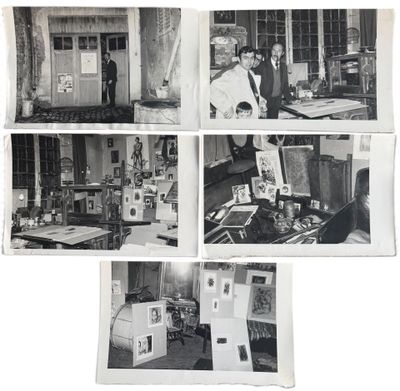 quatre photographies en noir et blanc représentant un homme dans une cuisine