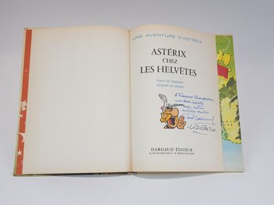 un livre ouvert sur lequel figure une image de Winnie l'ourson