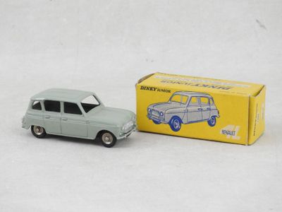 une voiture jouet posée à côté d'une boîte