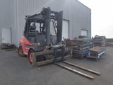 a forklift that is parked in front of a building