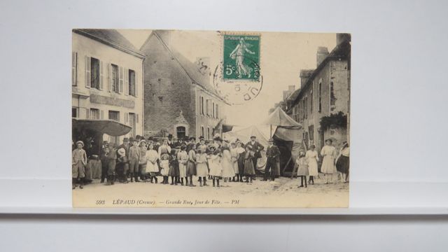 Lépaud : Grande Rue, Jour de Fête (PM 593). Carte rare !!!