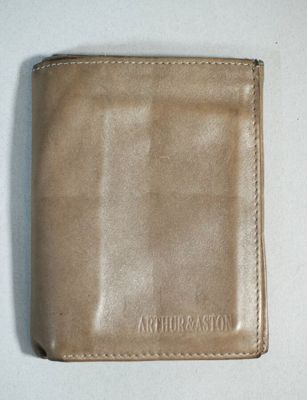 ARTHUR & ASTON Portefeuille en cuir beige