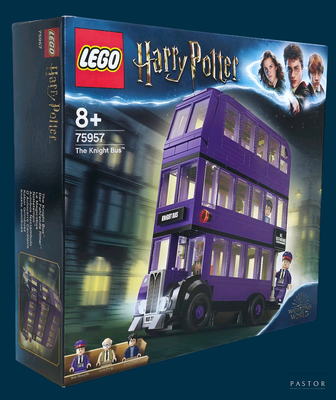 une boîte de Lego Harry Potter représentant le bus à deux étages
