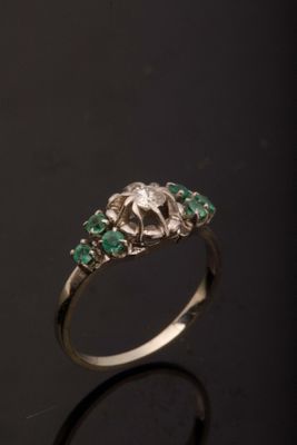 Bague en or gris 750 millièmes (poinçons tête d'aigle) orné …