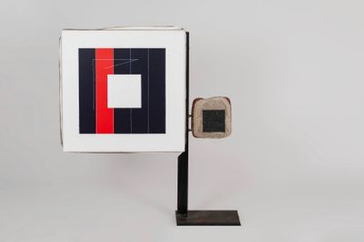 an image of a picture of a square and a square on a stand