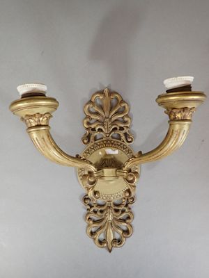 Applique en bronze à deux bras de lumière cannelés à enroule…