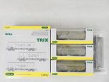 trois boîtes de Trix « Train Cars » posées sur une surface blanche