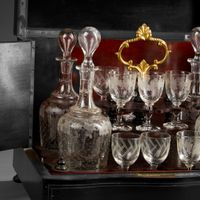 Cave à liqueur en bois noirci décorée d’une marqueterie d’am… (photo 3)