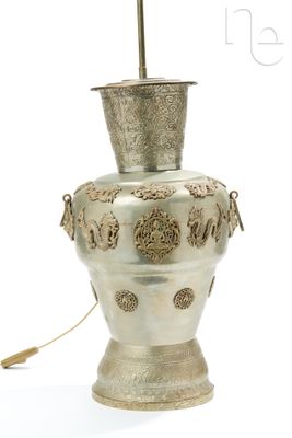 TIBET - XXe siècle Vase de forme balustre en alliage de cuiv…