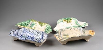 deux plats en céramique ornés de motifs sur un fond gris