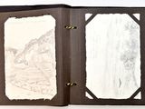 une photo d'un livre avec un dessin à l'intérieur