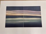 deux photos d'un coucher de soleil sur un plan d'eau