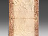 un tapis ancien en brocart de soie et d'or, orné d'une bordure florale