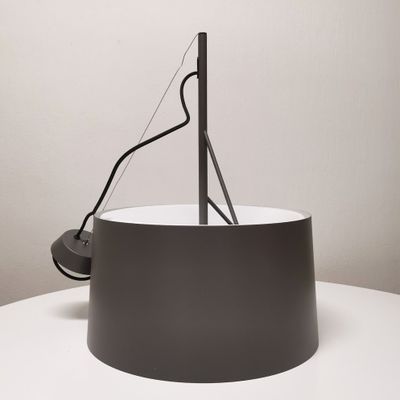 Suspension modèle Eda T, design Mario Ruiz pour le fabriquant Métalart