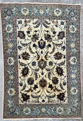 Tapis Ghoum (chaine et trame en coton, velours en laine), ce…