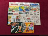 beaucoup de bandes dessinées sur la table