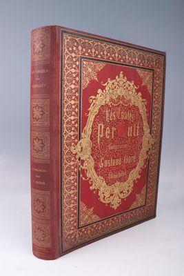 un vieux livre à la couverture rouge, orné d'une inscription dorée