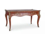 l'image d'une petite table avec un tiroir