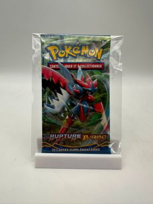 gros plan d'une boîte de cartes pokemon sur une table