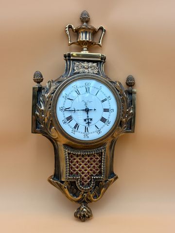 Petit cartel d’applique en bronze doré style Napoléon III. Cadran