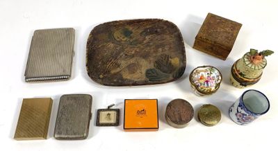 a lot of items that are sitting on a table