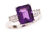 une bague en améthorate et diamants