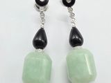 paire de boucles d'oreilles en jade et onyx noir, ornées de perles d'onyx noir