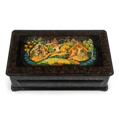 une image représentant une boîte décorative ornée d'une peinture