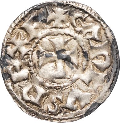 gros plan d'une pièce de monnaie en argent sur fond blanc
